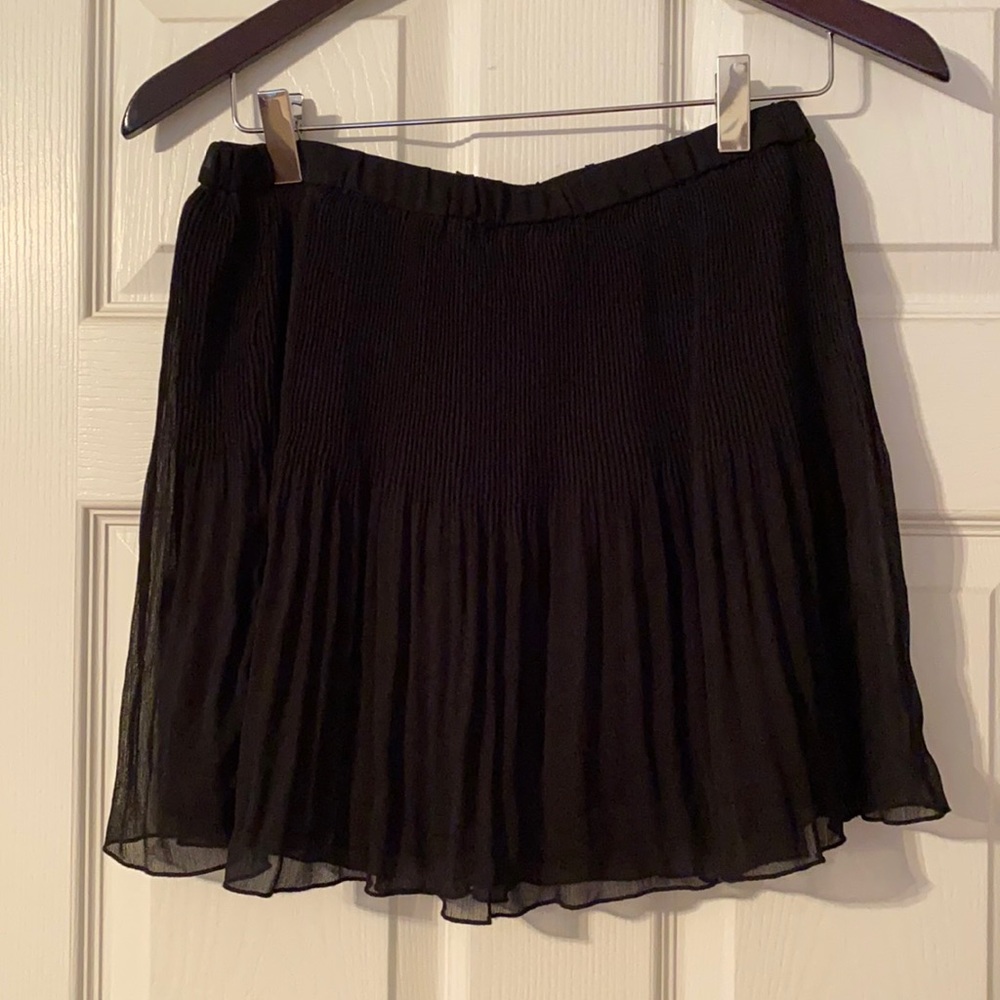 Zara Black Flowy Mini skirt. Size medium
